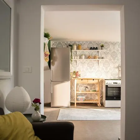 Spacious Apartment With Garden And Free Parking