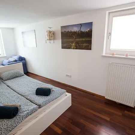 Apartamento Spacious Apartment With Garden And Free Parking *
