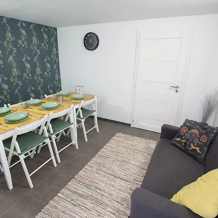 شقة 3-bedroom With Garden And Free Parking